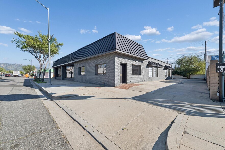 More Photos Of 4000-4004 W Burbank Blvd, Burbank Freestanding For Sale