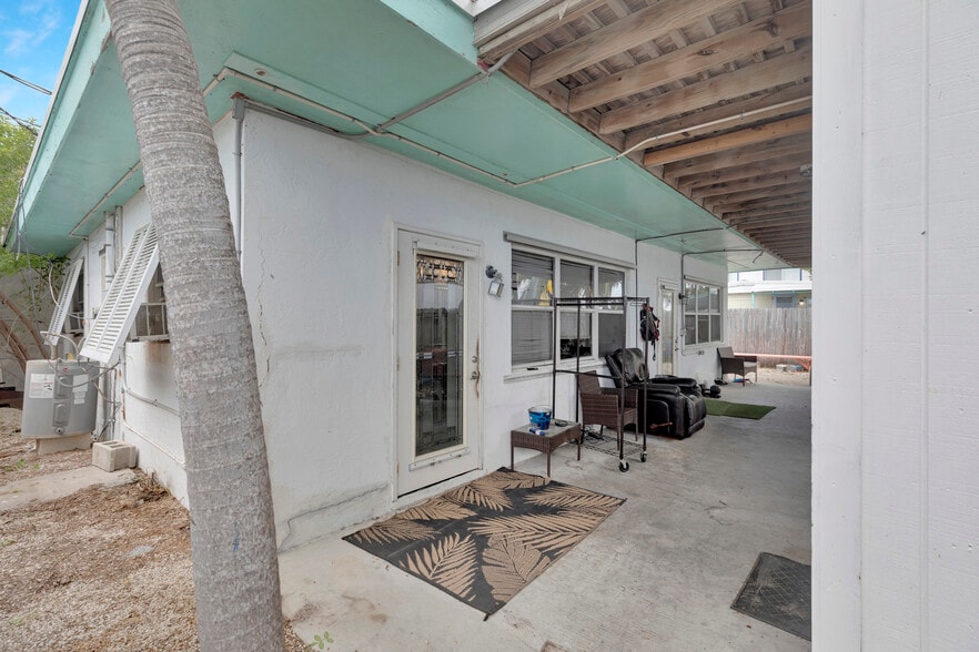 More Photos Of 1240 Overseas Hwy, Marathon Restaurant For Sale