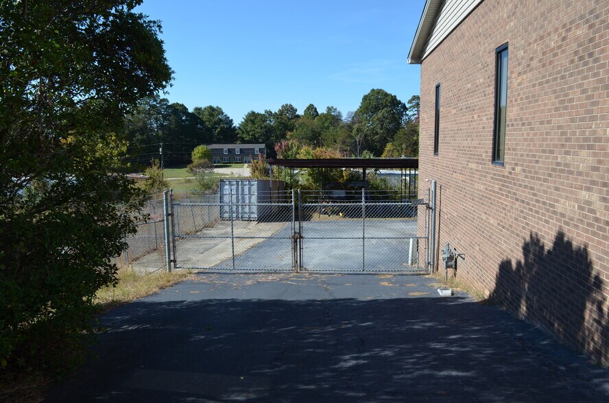 More Photos Of 1744 Connelly Springs Rd, Lenoir Office For Sale