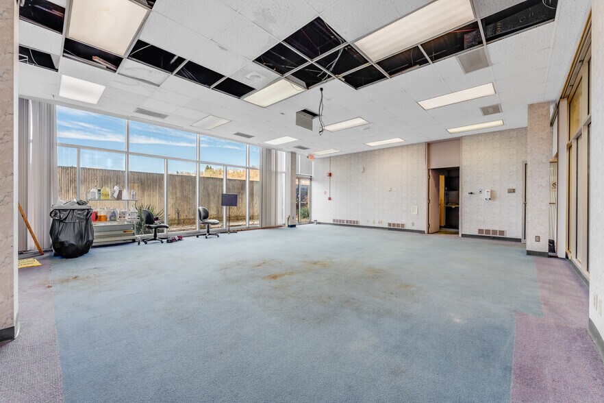 More Photos Of 214 Merchant St, Fairmont Bank For Sale