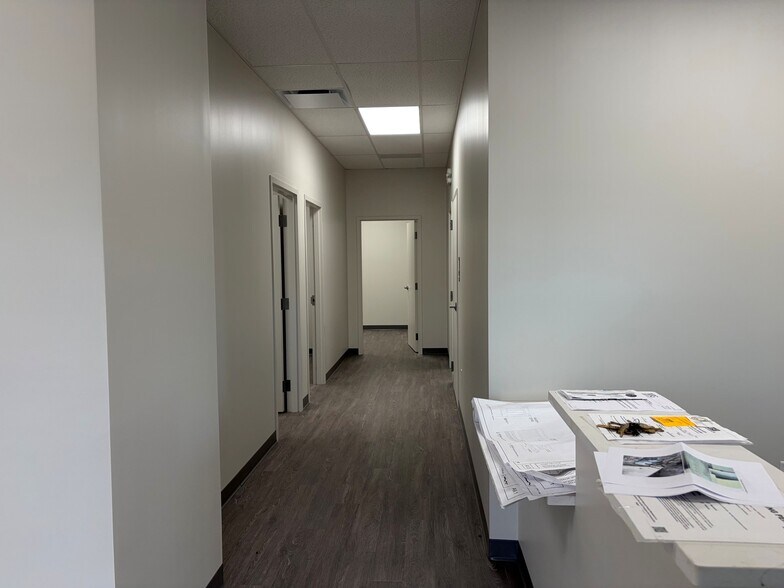More Photos Of 5007 S Westshore Blvd, Tampa Warehouse For Sale