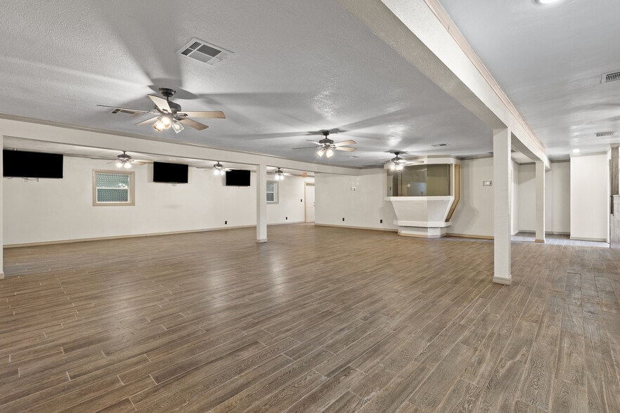 More Photos Of 918 S Adelle Ave, Deland Restaurant For Sale