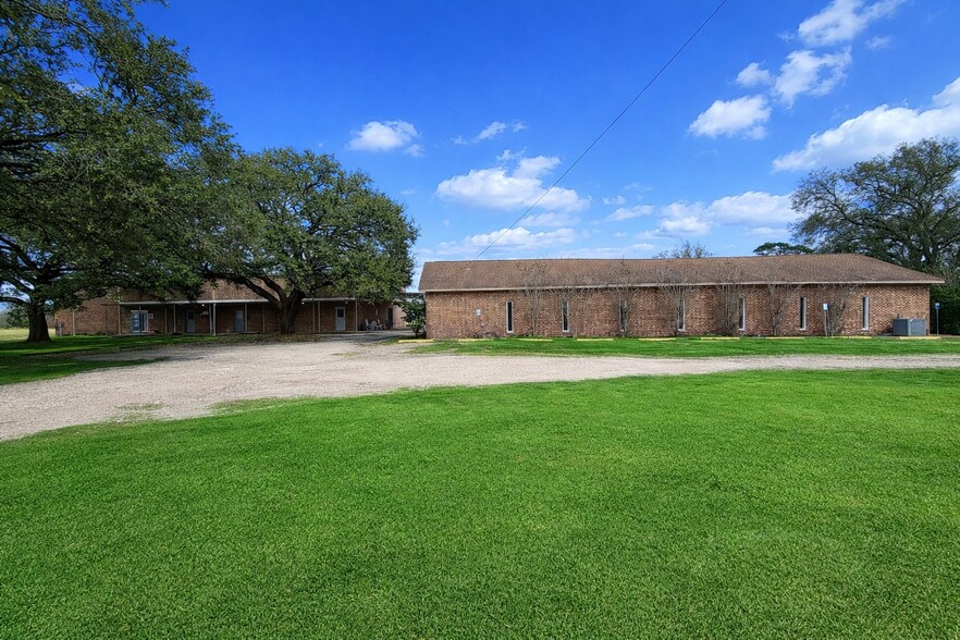 Primary Photo Of 831 FM 2917 Rd, Alvin Religious Facility For Sale