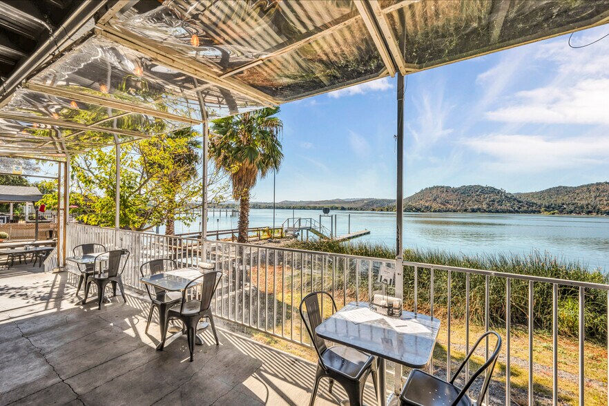 More Photos Of 14625 Lakeshore Dr, Clearlake Restaurant For Sale
