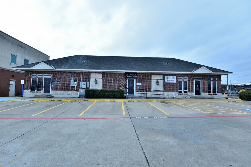 More Photos Of 820 N Zang Blvd, Dallas Medical For Lease