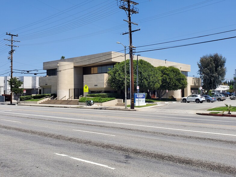 Primary Photo Of 10324 Balboa Blvd, Granada Hills Office For Lease