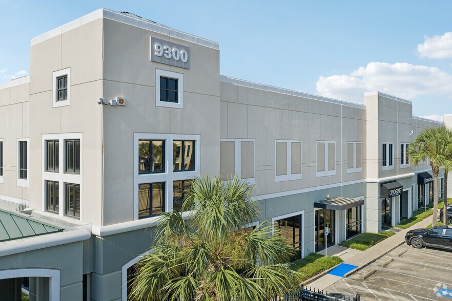 More Photos Of 9220 Kirby Dr, Houston Unknown For Lease