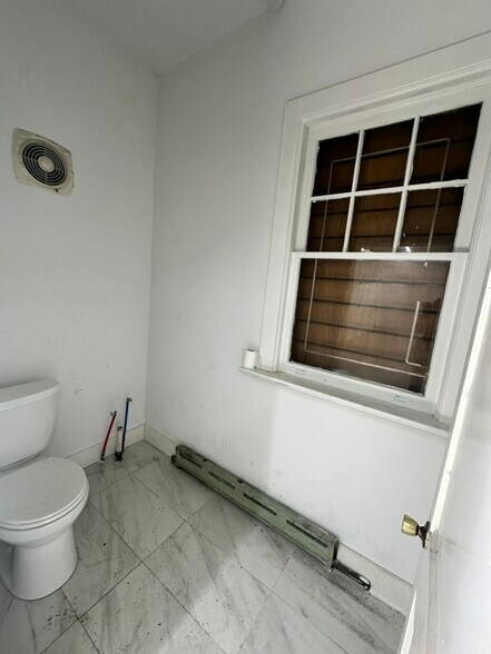 More Photos Of 328 High St, Burlington Storefront Retail Residential For Lease