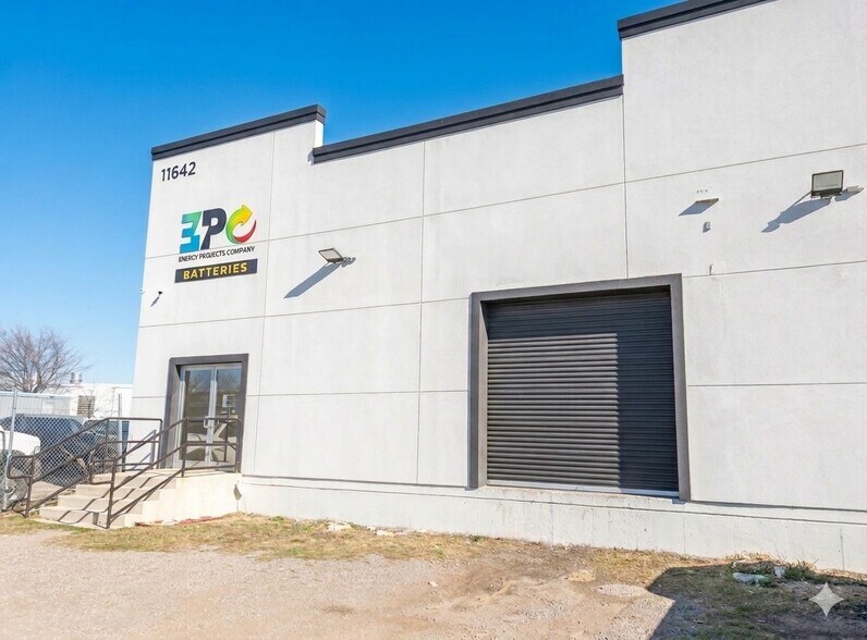 Primary Photo Of 11642 Harry Hines, Dallas Warehouse For Lease