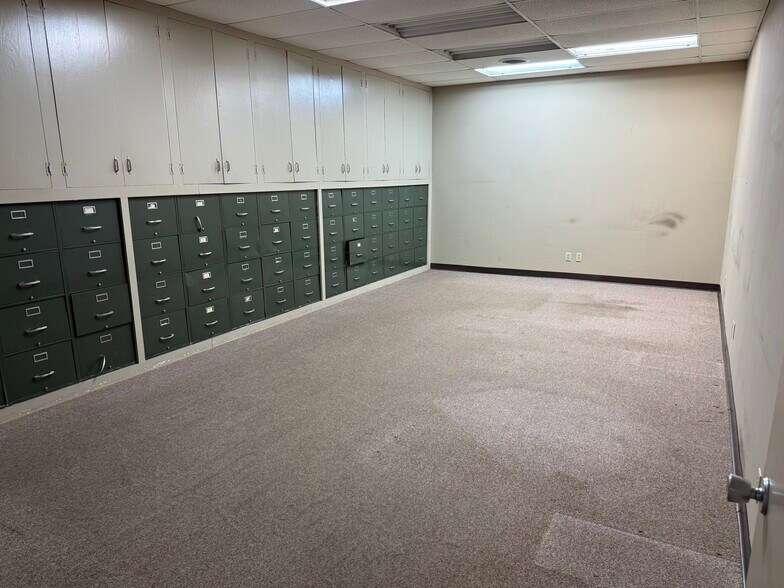 More Photos Of 4150 E 43rd St, North Little Rock Flex For Lease
