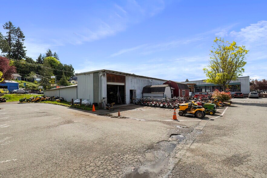 More Photos Of 901 Bay St, Port Orchard Storefront For Sale