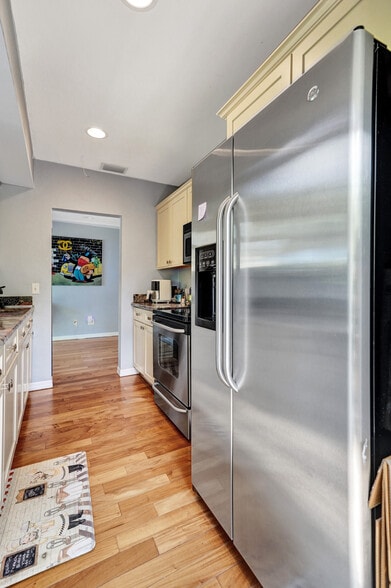 More Photos Of 423 SE 19th St, Fort Lauderdale Office Residential For Sale