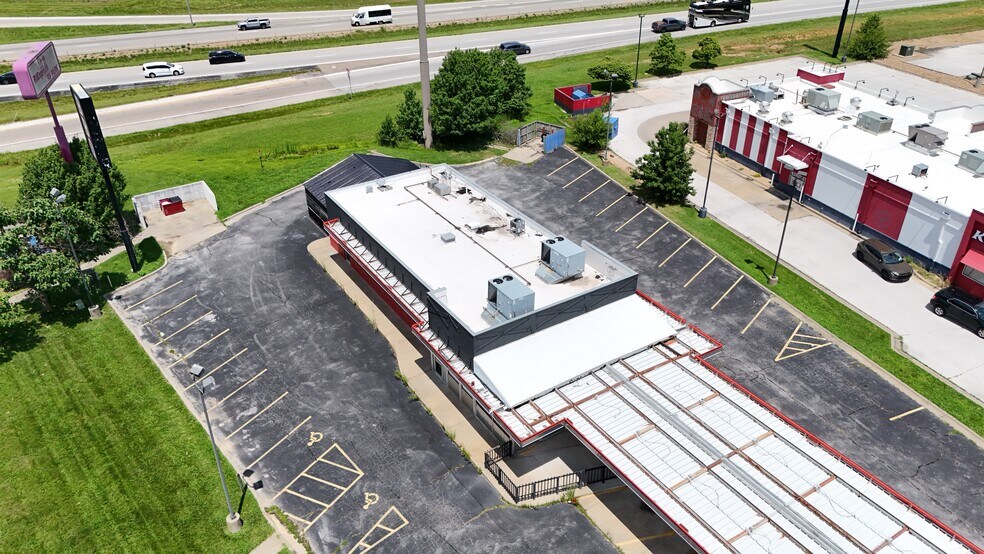 More Photos Of 1291 W Banning St, Marshfield Fast Food For Sale