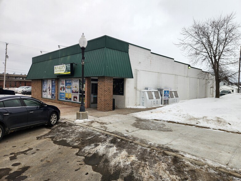 More Photos Of 126 N Roland St, Mc Bain Storefront For Sale