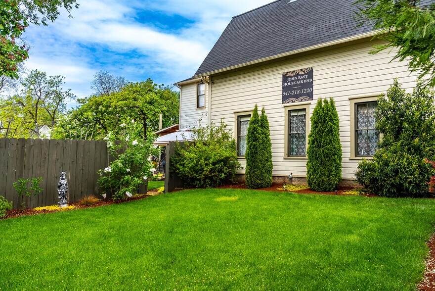 More Photos Of 236 SE Stephens St, Roseburg Hospitality For Sale