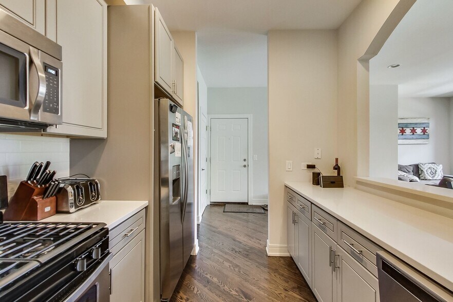 More Photos Of 2636 N Lincoln Ave, Chicago Apartments For Sale