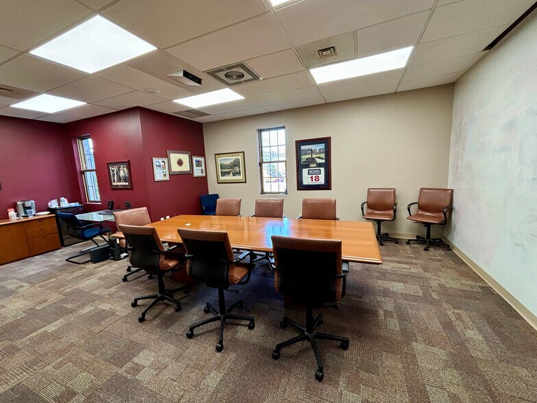 More Photos Of 1311 W 96th St, Indianapolis Office For Lease