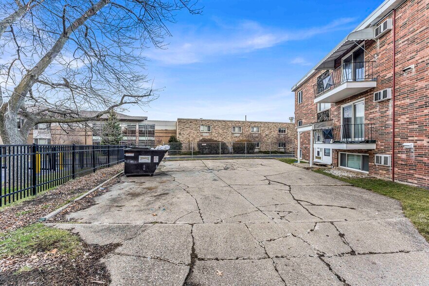 More Photos Of 18809 Bella Dr, Cleveland Apartments For Sale