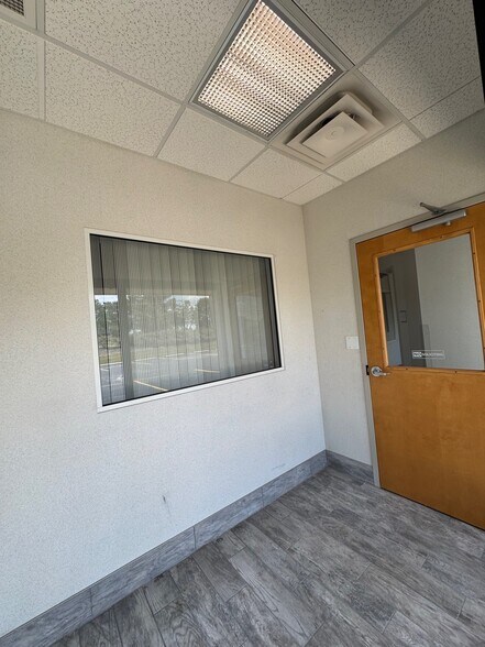 More Photos Of 6325 Cochran Rd, Solon Office For Sale