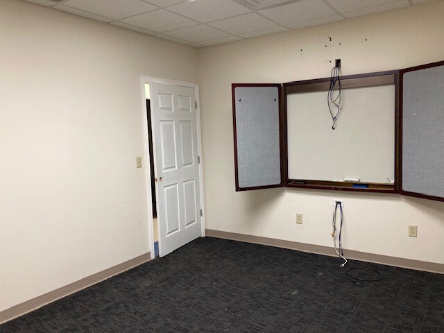 More Photos Of 6085 Court Street Rd, Syracuse Warehouse For Lease