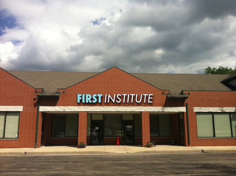 More Photos Of 757 McHenry Ave, Crystal Lake Medical For Lease