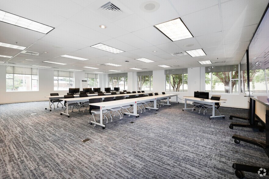 More Photos Of 901 Semmes Ave, Richmond Office For Lease