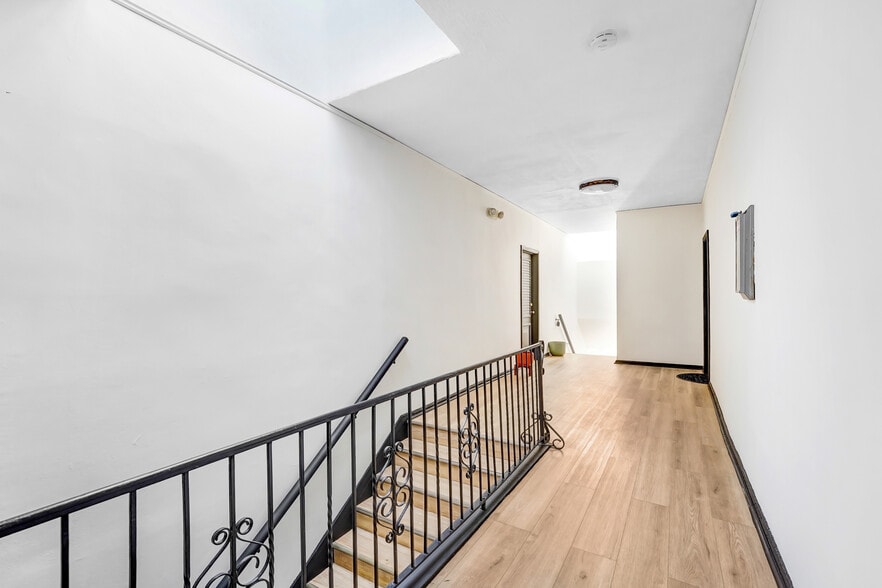 More Photos Of 852 N Oxford Ave, Los Angeles Apartments For Sale