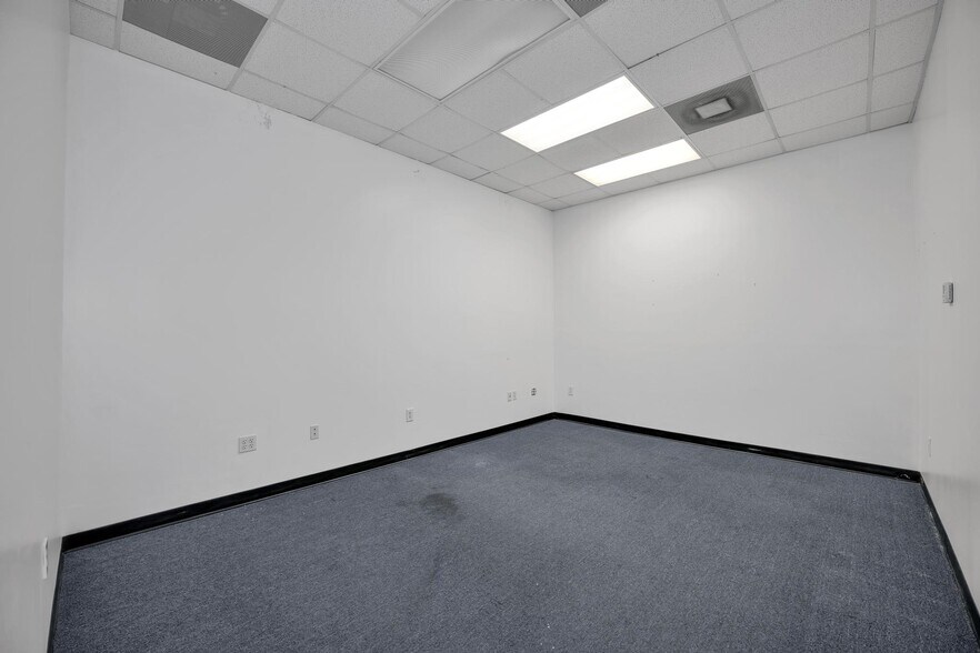 More Photos Of 13300 NW 27th Ave, Opa-locka Restaurant For Lease