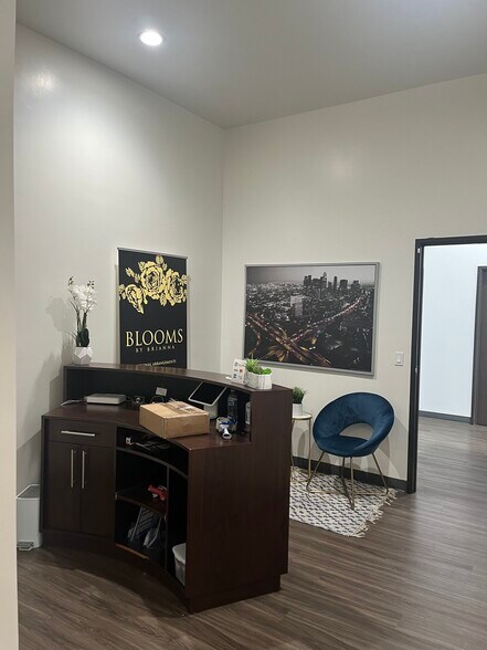 More Photos Of 700 N Main St, Santa Ana Storefront Retail Office For Lease