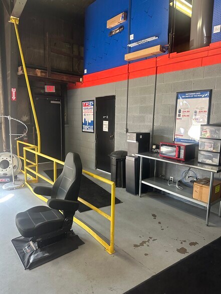 More Photos Of 5301 Crayton Ave, Cleveland Warehouse For Lease