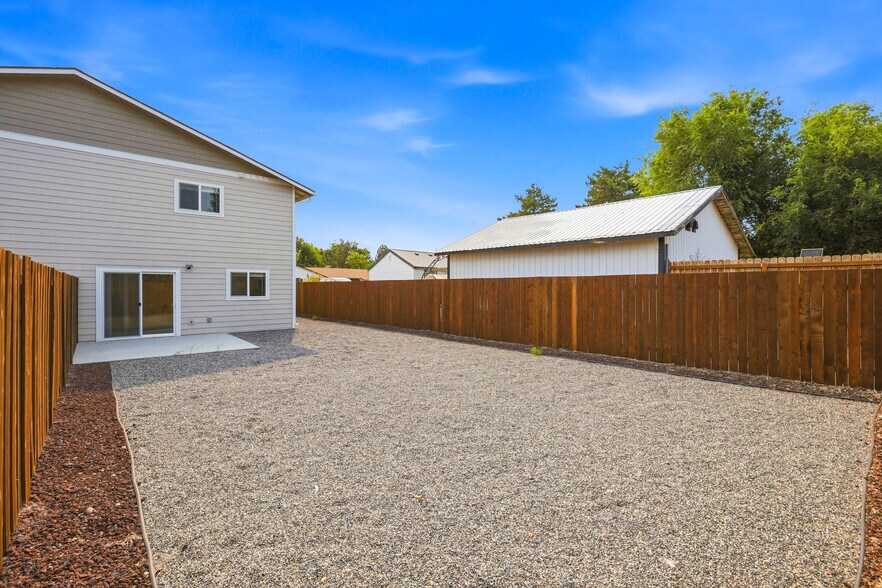 More Photos Of 255 NE Fourth St, Irrigon Specialty For Sale