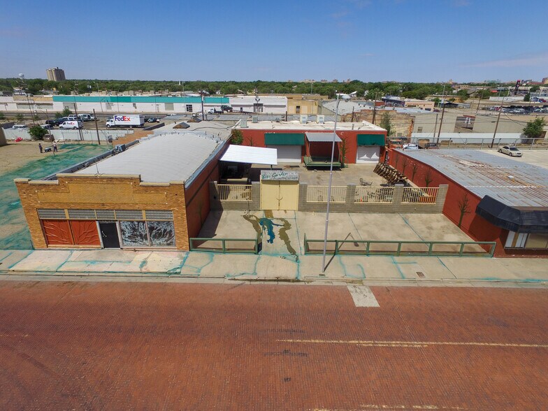 More Photos Of 1928 Buddy Holly Ave, Lubbock Bar For Sale
