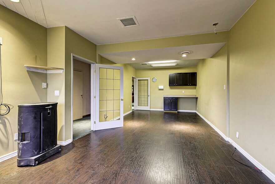 More Photos Of 586 Leon Av, Kelowna Office For Lease