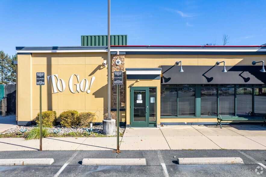 More Photos Of 3995 W Tilghman St, Allentown Restaurant For Lease