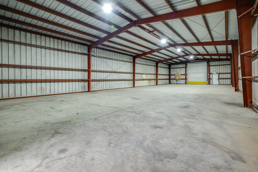 More Photos Of 5115 Hartford St, Tampa Manufacturing For Lease