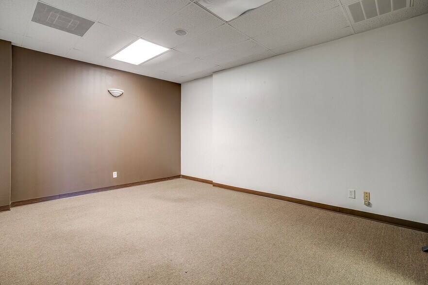 More Photos Of 5801 Curzon Ave, Fort Worth General Retail For Lease