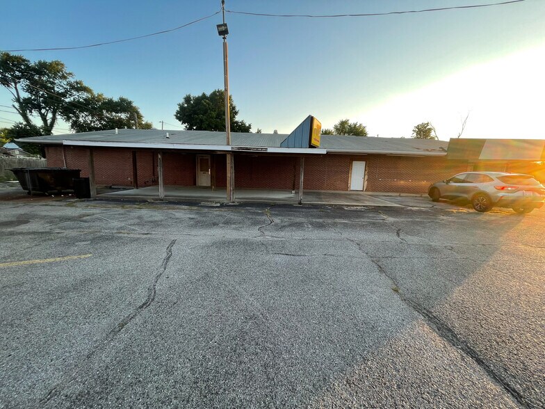 More Photos Of 211 Mine, Sandoval Supermarket For Lease