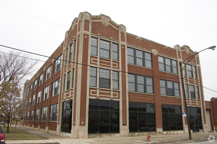 More Photos Of 2950 W Chicago Ave, Chicago Loft Creative Space For Lease