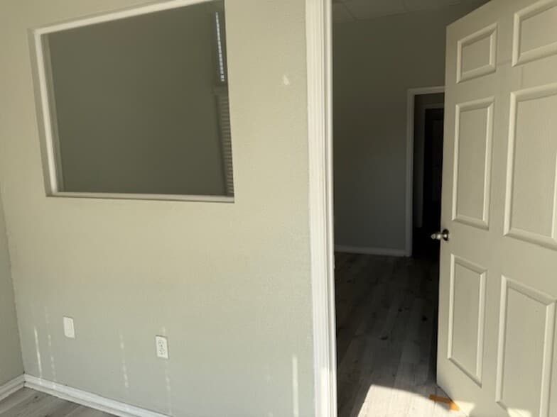 More Photos Of 311 E Stan Schlueter Loop, Killeen Storefront For Lease