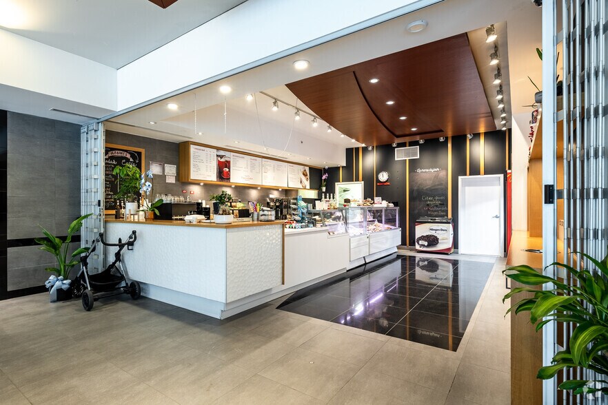 More Photos Of 7101 Av du Parc, Montréal Office For Lease