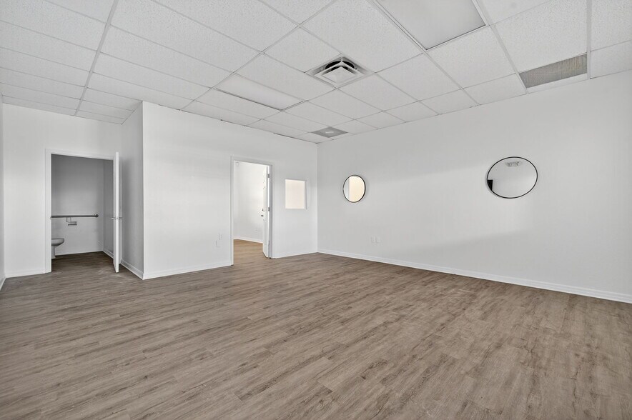 More Photos Of 11350 66th St N, Largo Office Residential For Lease