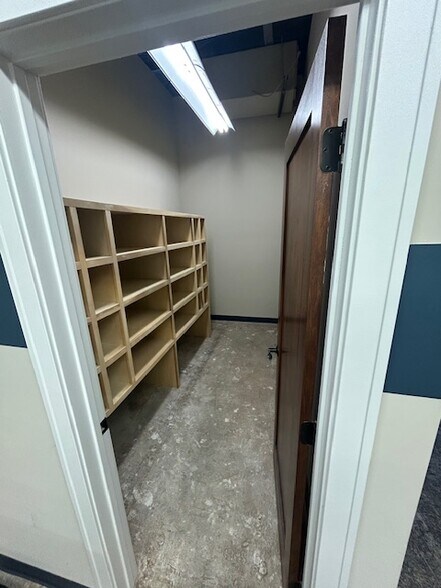More Photos Of 5967 Merle Hay Rd, Johnston Storefront Retail Office For Lease