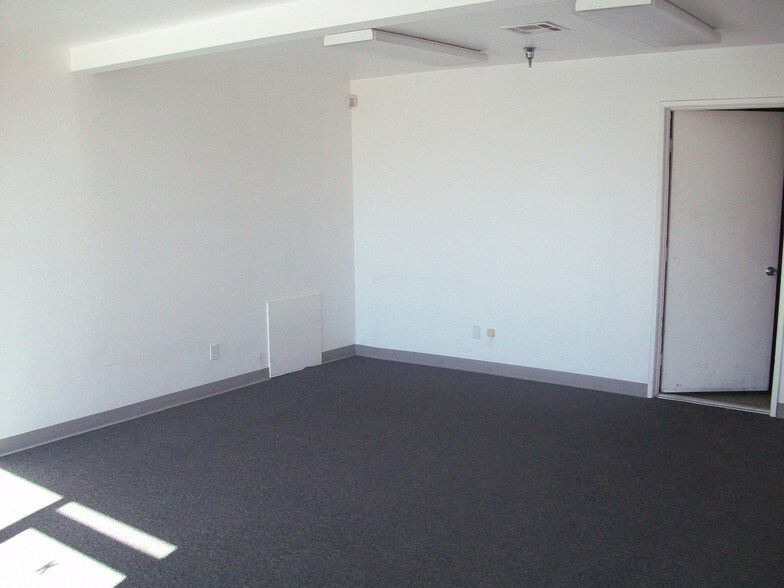 More Photos Of 19345 N Indian Canyon Dr, North Palm Springs Unknown For Lease