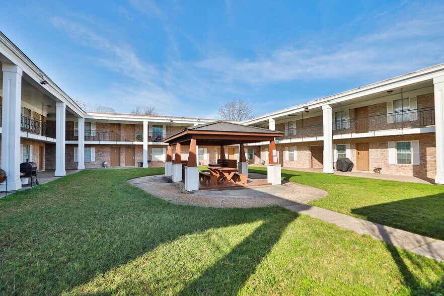 More Photos Of 8800 Gulf Fwy, Houston Apartments For Sale