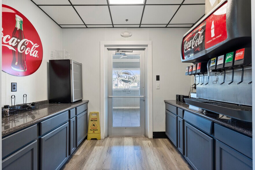 More Photos Of 10031 Hutchison Blvd, Panama City Beach Restaurant For Sale