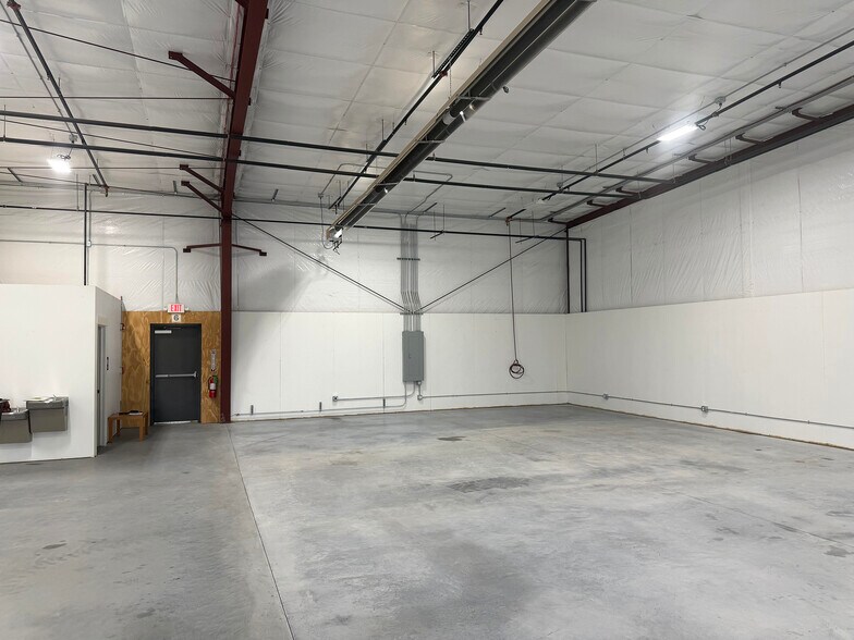 More Photos Of 214 W South St, Elburn Industrial For Lease
