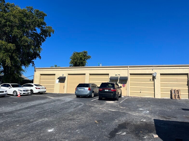 More Photos Of 10542-10552 Wiles Rd, Coral Springs Freestanding For Lease