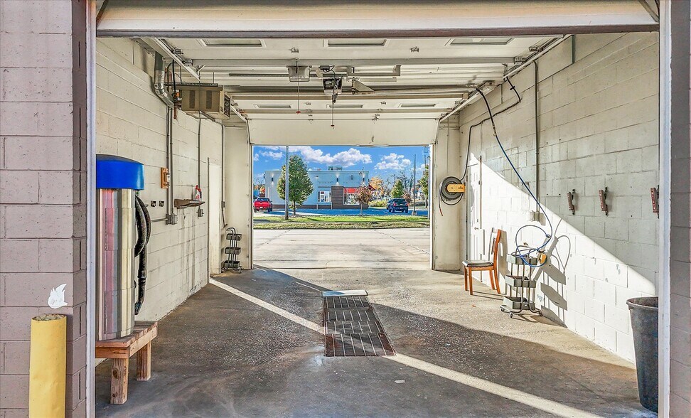 More Photos Of 501 E University Ave, Urbana Carwash For Sale