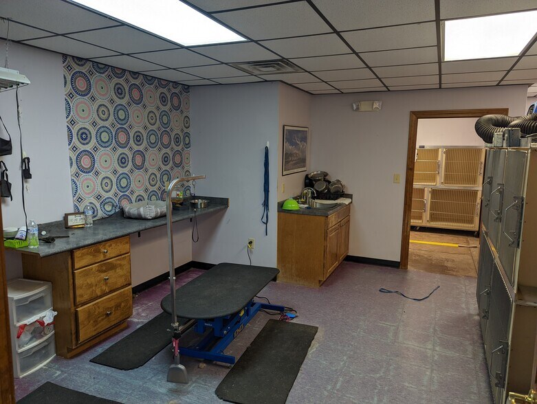 More Photos Of 2608 E Highway 76, Marion General Retail For Sale