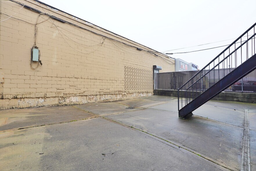 More Photos Of 2215 Hendrickson St, Brooklyn Medical For Sale